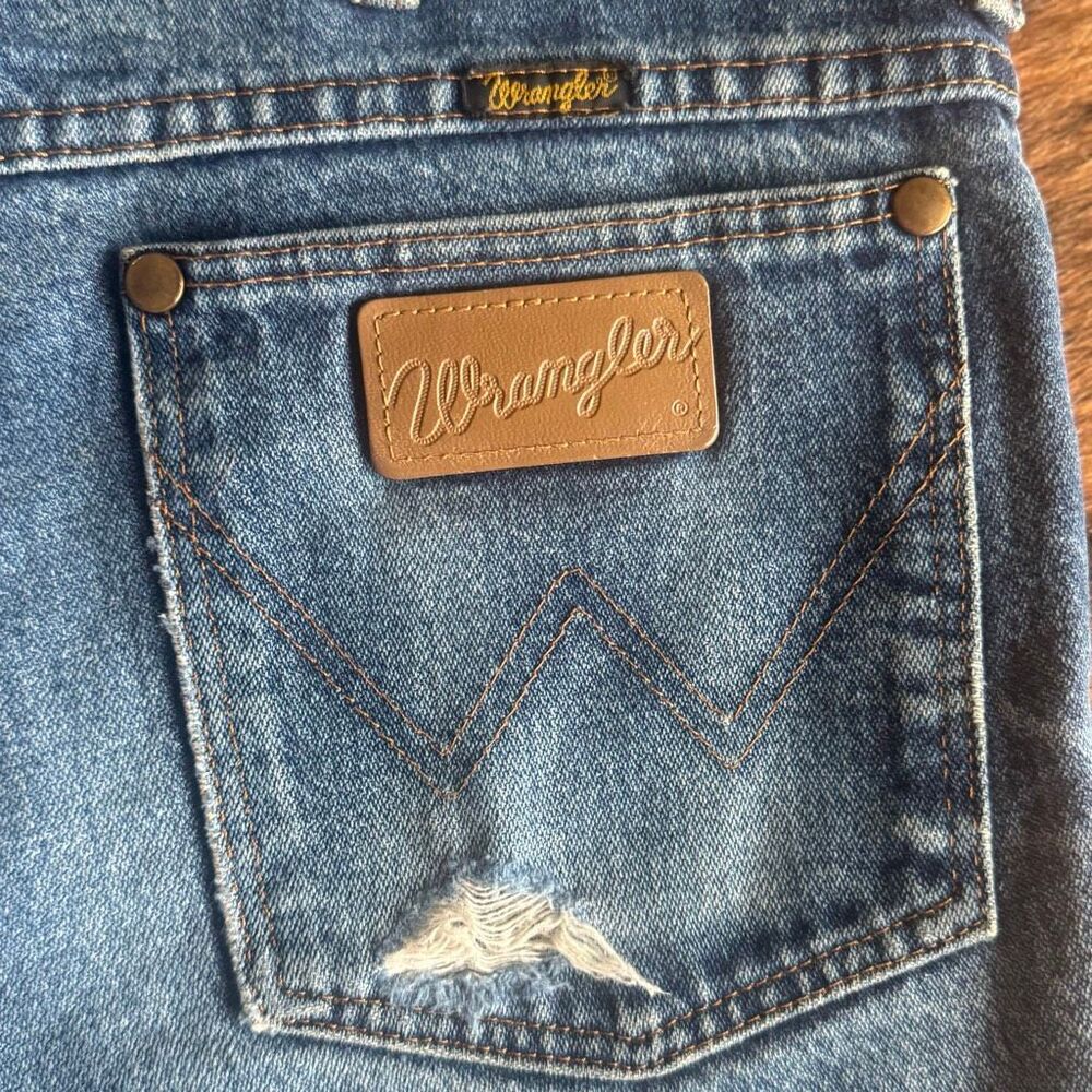 Vintage Wrangler High Waisted Cut Off Denim Shorts Size 31 - Picture 4 of 5